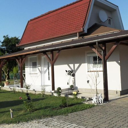 Ferienhaus Am Plattensee Balatonmariafurdo Ngoại thất bức ảnh