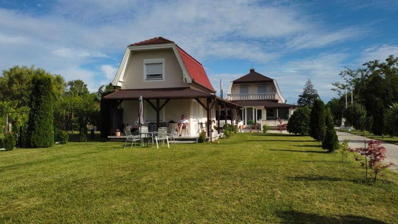 Ferienhaus Am Plattensee Balatonmariafurdo Ngoại thất bức ảnh