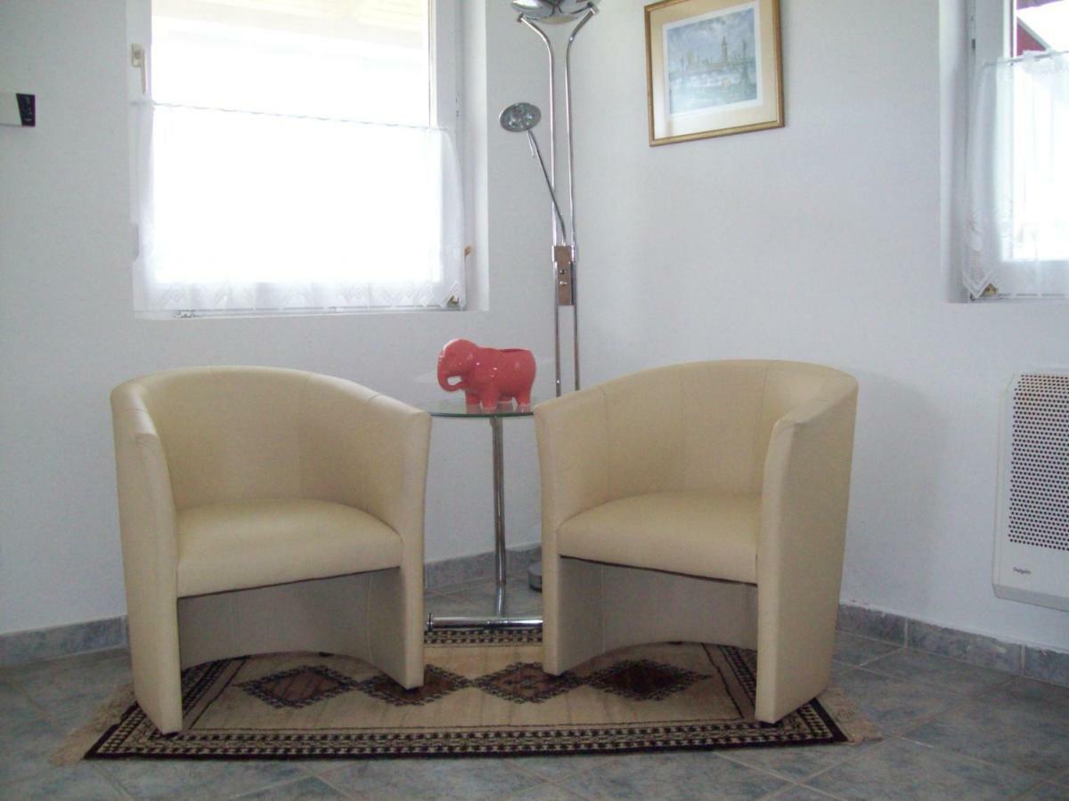 Ferienhaus Am Plattensee Balatonmariafurdo Ngoại thất bức ảnh