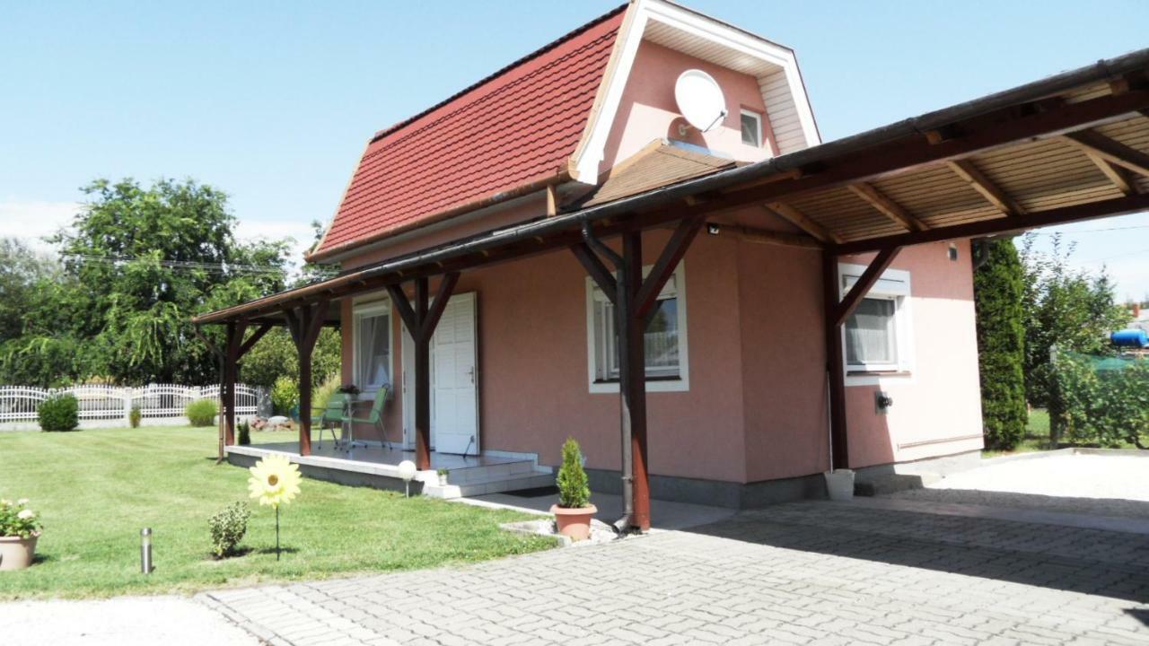Ferienhaus Am Plattensee Balatonmariafurdo Ngoại thất bức ảnh